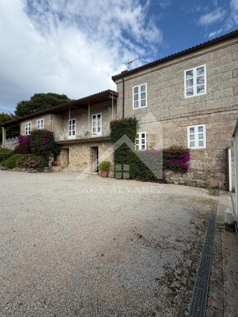SE VENDE ESPECTACULAR CASA  DE PIEDRA RESTAURADA PRÓXIMA A LA CIUDAD DE PONTEVEDRA EN VIASCÓN- COTOBADE