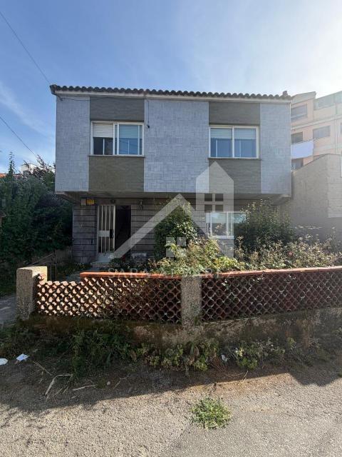 SE VENDE CASA DE DOS PLANTAS INDEPENDIENTES MUY PRÓXIMA DEL CENTRO DE PONTEVEDRA