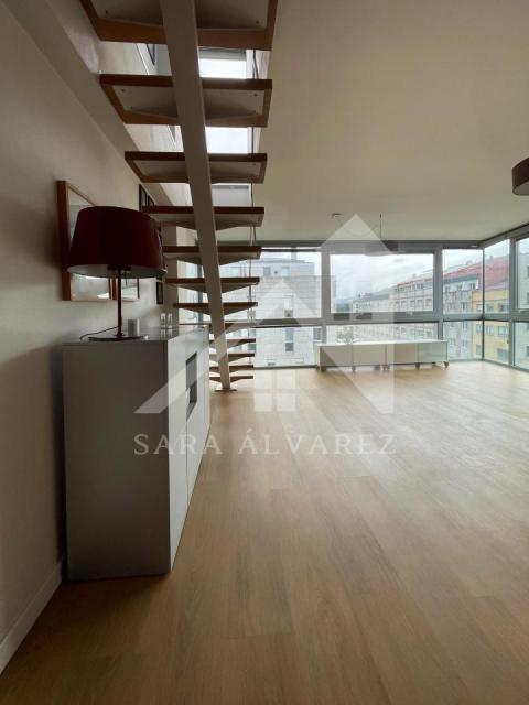 SE VENDE LUMINOSO PISO  DE TRES HABITACIONES CON TERRAZA  EN LA ZONA DE EDUARDO PONDAL PRÓXIMO AL CENTRO DE LA CIUDAD.