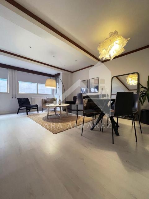 SE ALQUILA PISO LUMINOSO EN PLENO CENTRO DE LA CIUDAD, EN LA CALLE ANDRES MURUAIS, PRÓXIMO A LA IGLESIA DE LA PEREGRINA.