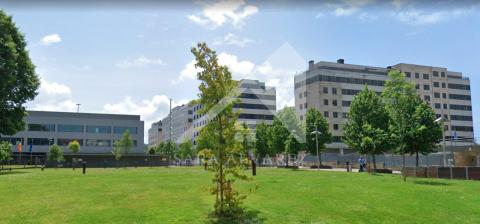 SE VENDE LUMINOSO Y MODERNO PISO DE TRES HABITACIONES ZONA CAMPOLONGO