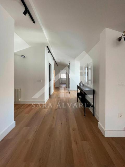 DETALLE HALL ABIERTO AL SALÓN