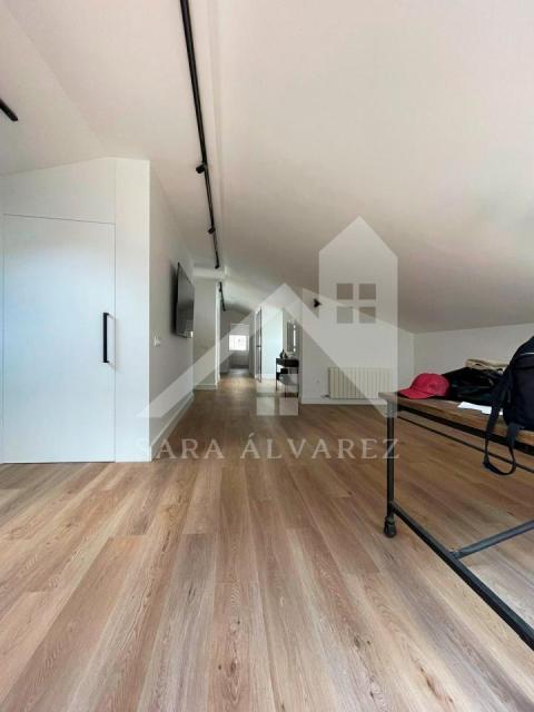 ZONA DE COMEDOR Y PUERTA DE LA LAVANDERIA