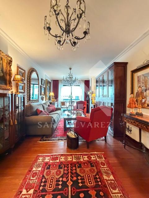 SE VENDE ESPECTACULAR PISO DE 4 HABITACIONES EN PLENO CENTRO DE PONTEVEDRA