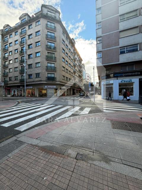 SE VENDE ESPECTACULAR PISO DE 4 HABITACIONES EN PLENO CENTRO DE PONTEVEDRA PRÓXIMO AL HOSPITAL