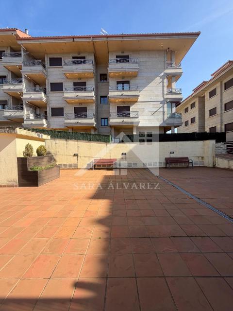 ZONA DE LA PISCINA DE LA URBANIZACIÓN