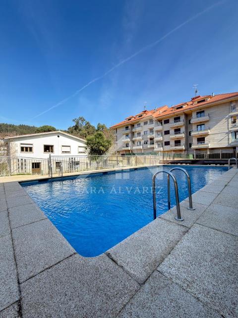 ZONA DE LA PISCINA DE LA URBANIZACIÓN