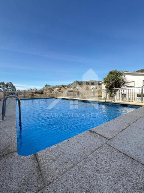 ZONA DE LA PISCINA DE LA URBANIZACIÓN