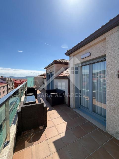 SE VENDE LUMINOSO PISO CON  AMPLIA TERRAZA  DE DOS HABITACIONES PRÓXIMO A LA PLAYA DE SILGAR EN SANXENXO