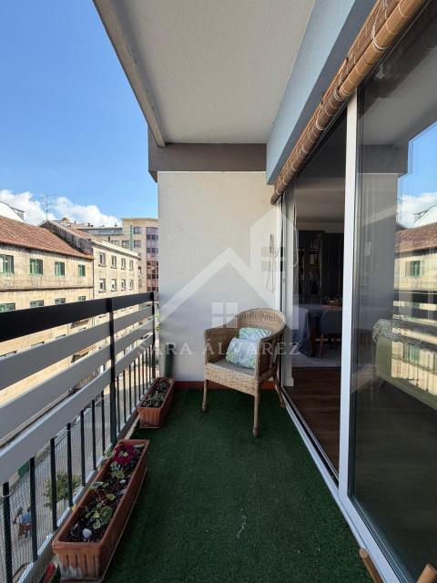 SE VENDE PISO REFORMADO Y LUMINOSO DE 4 HABITACIONES CON TERRAZA EN COBIÁN ROFFIGNAC EN PLENO CENTRO DE LA CIUDAD DE PONTEVEDRA.